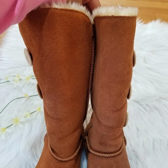 COPY - UGG Chestnut Boots Color Brown SIZE 9 . - Picture 4 of 17